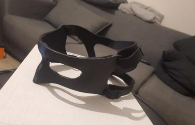 Face mask with straps